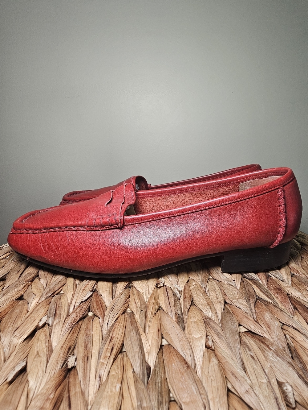 Vintage Carriage Court Annie Red Leather Penny Loafers Womens 7M Classic 90s Y2K